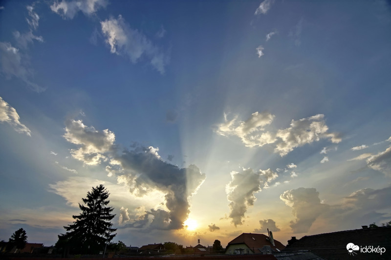 Napzárta előtti pillanat Soroksárról.