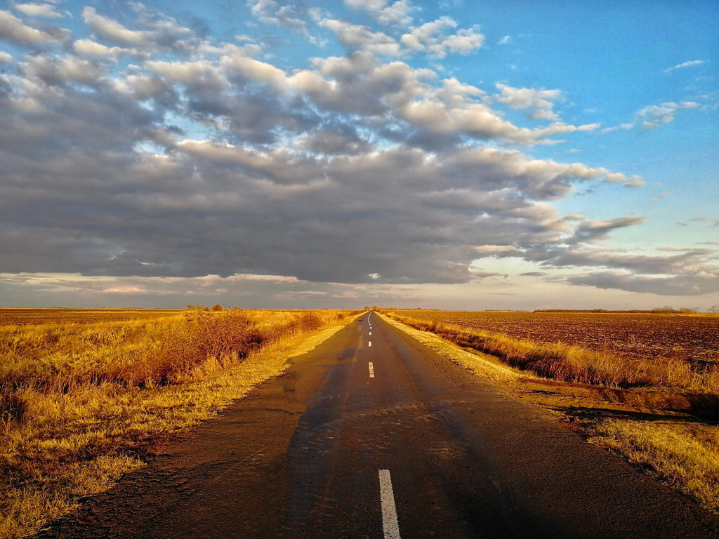 A lemenő nap fényei