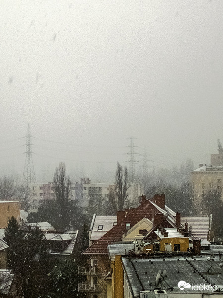 Időnként szép sűrűn esik!