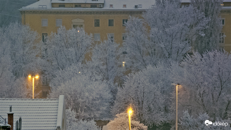 Az első havas reggel