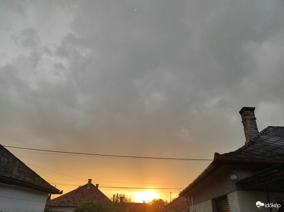 Naplemente vihar előtt