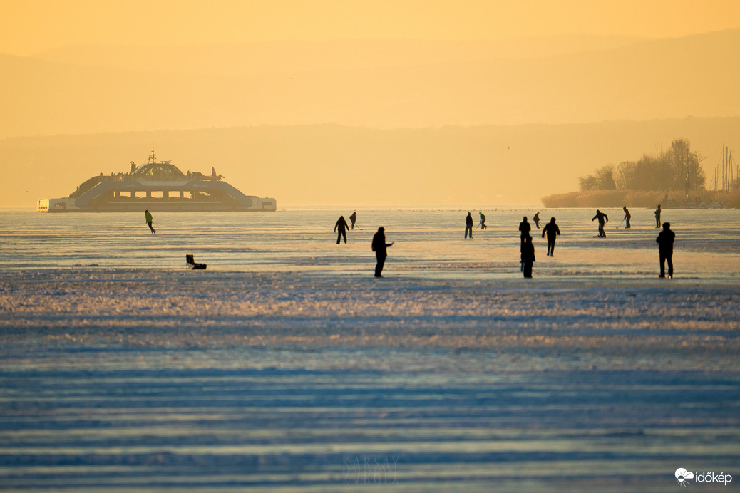 Téli alkonyat a Balatonnál
