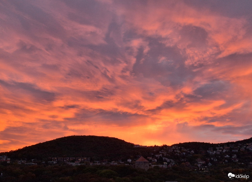 Napnyugta után.