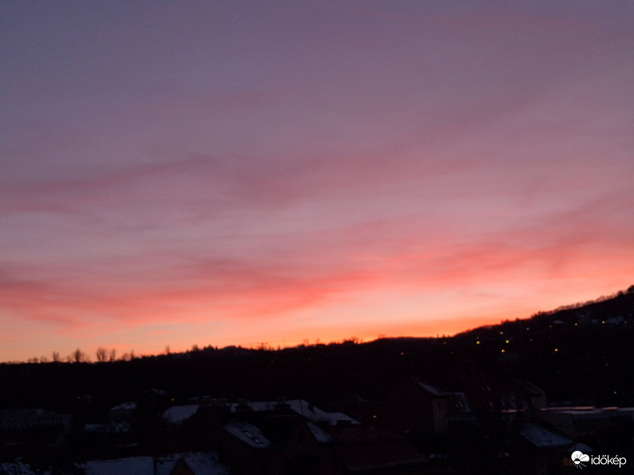 Lassan előkerülnek a csikkagok...