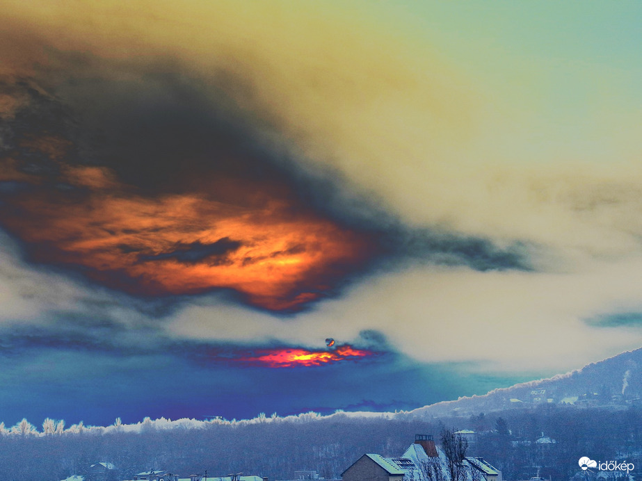 Tegnapi Napnyugta előtt. Játszottam kicsit a színekkel. :) 