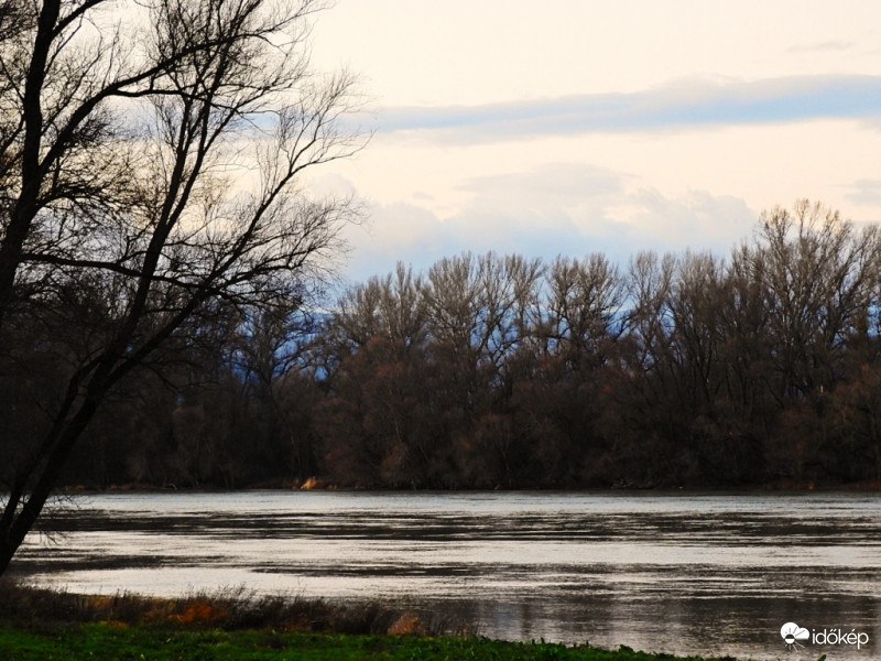 Kis Duna-ág a Dunakanyarban ma naplemente végén 2.