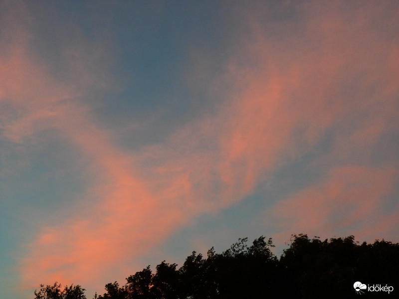 Nagyon szép, változatos jelenségek ma 21 órakor