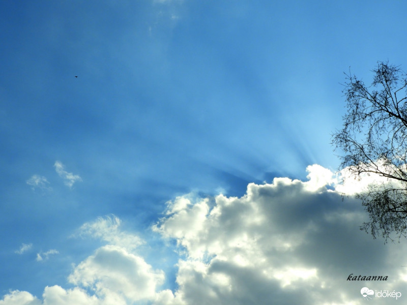 Tyndall-jelenség ma 13 órakor