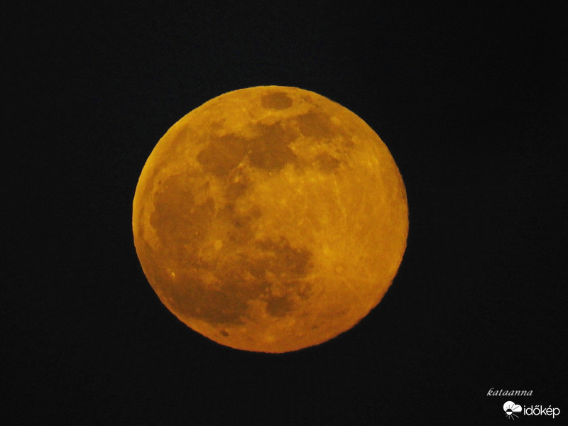 Szuperhold tegnap 18 órakor