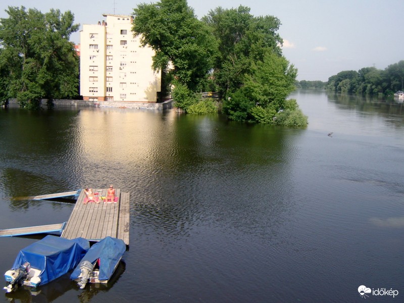 2010-es májusi  (csúcs)áradás a Tiszán  (1041 cm)