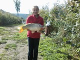 Kislány nagy hal :)