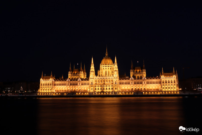 Országház by night