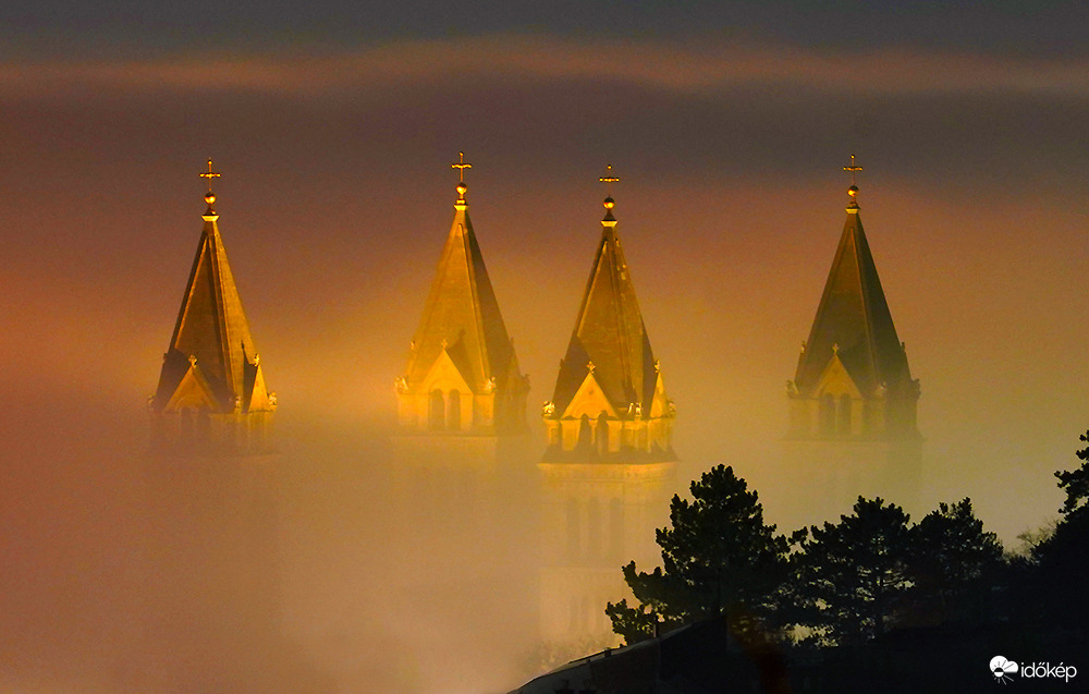 Tornyok a ködből