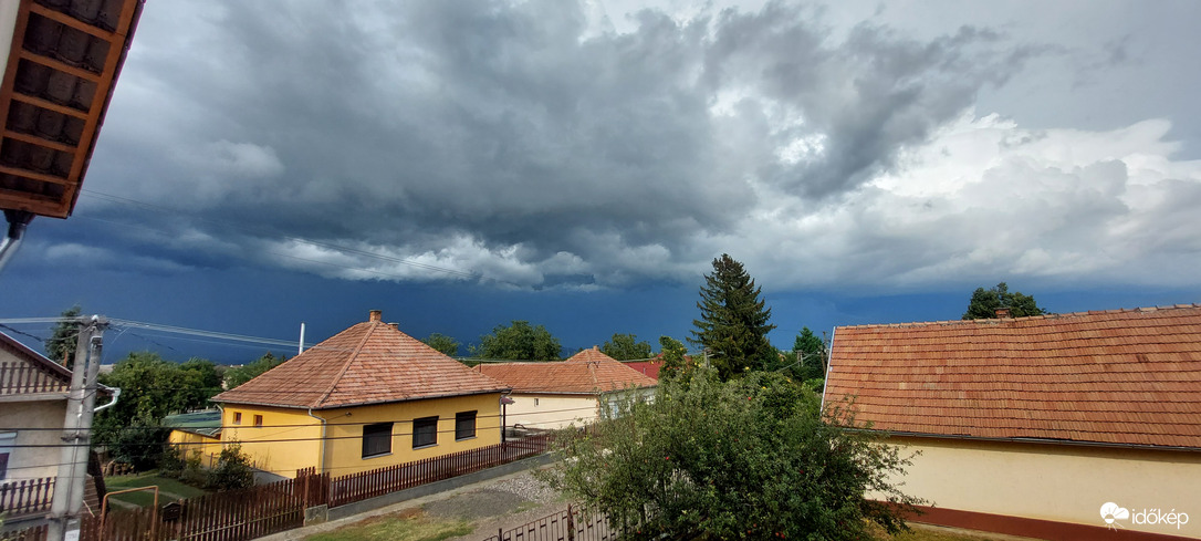 Atkár