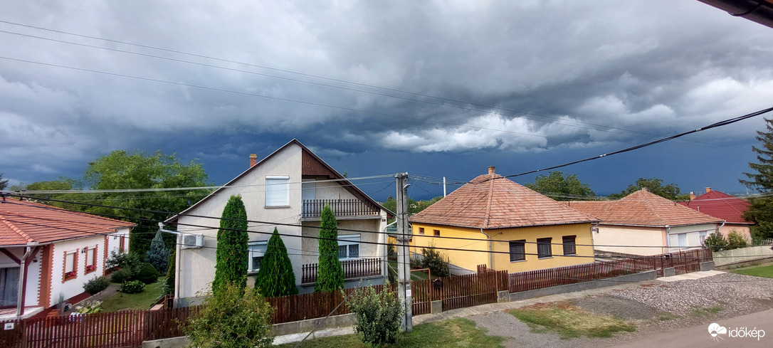 Atkár