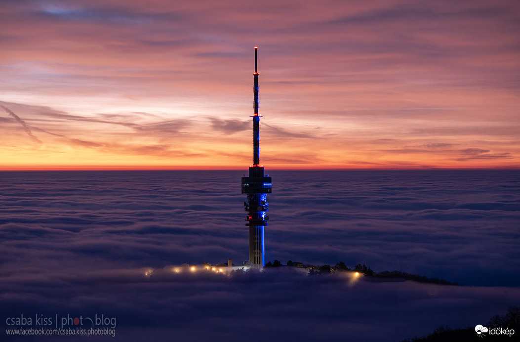 Pécsi TV torony ma hajnalban