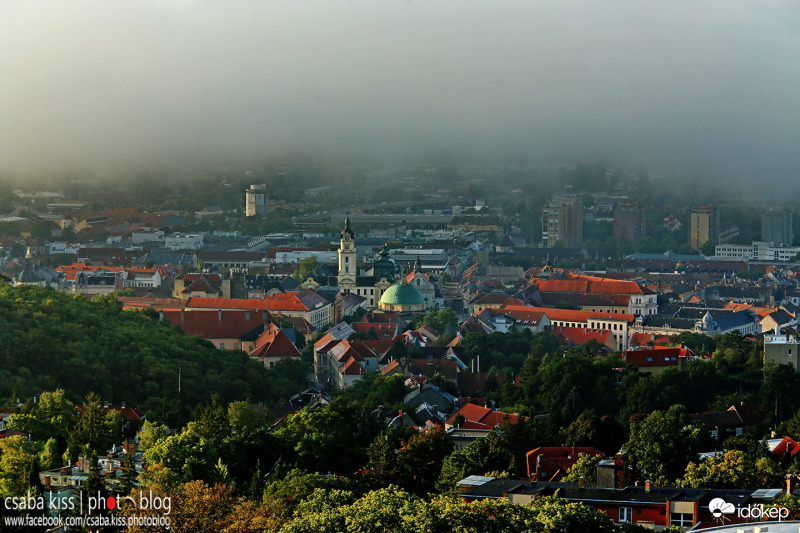 Reggeli pára Pécs felett