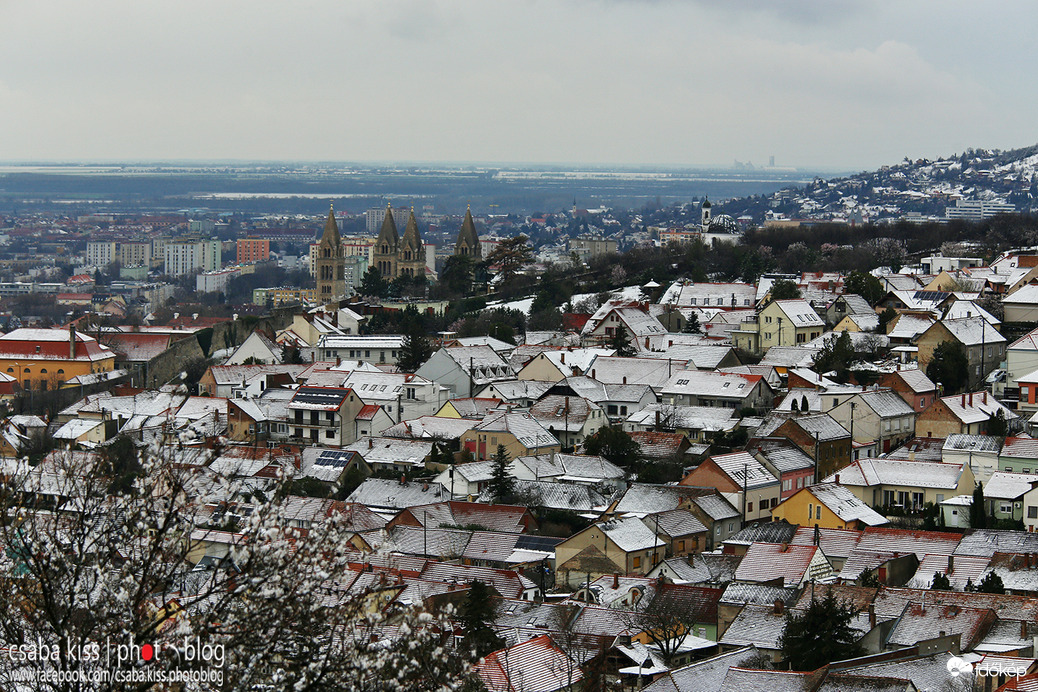 Pécs - hófödte háztetők