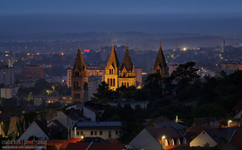 Pécs tornyai hajnalban