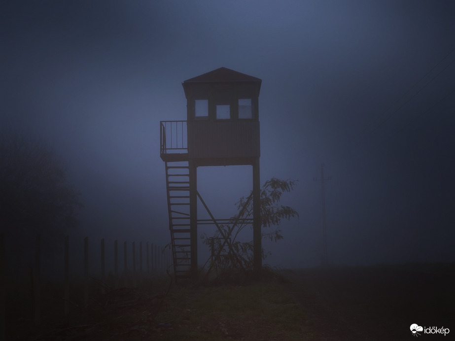 Őrtorony a ködben 