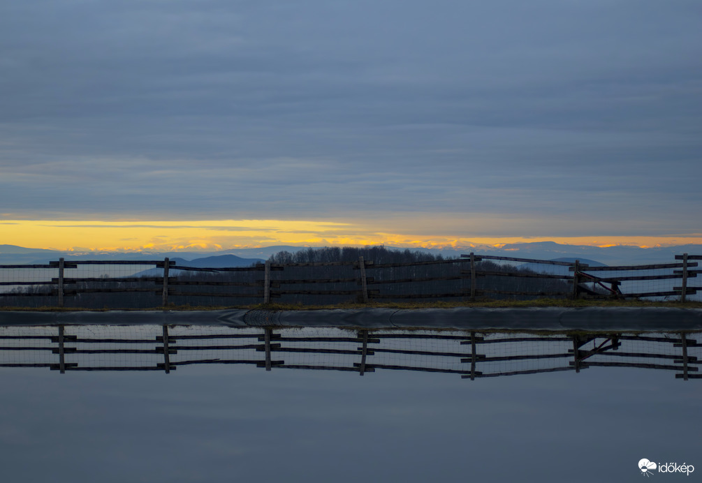 Naplemente a ködtenger felett