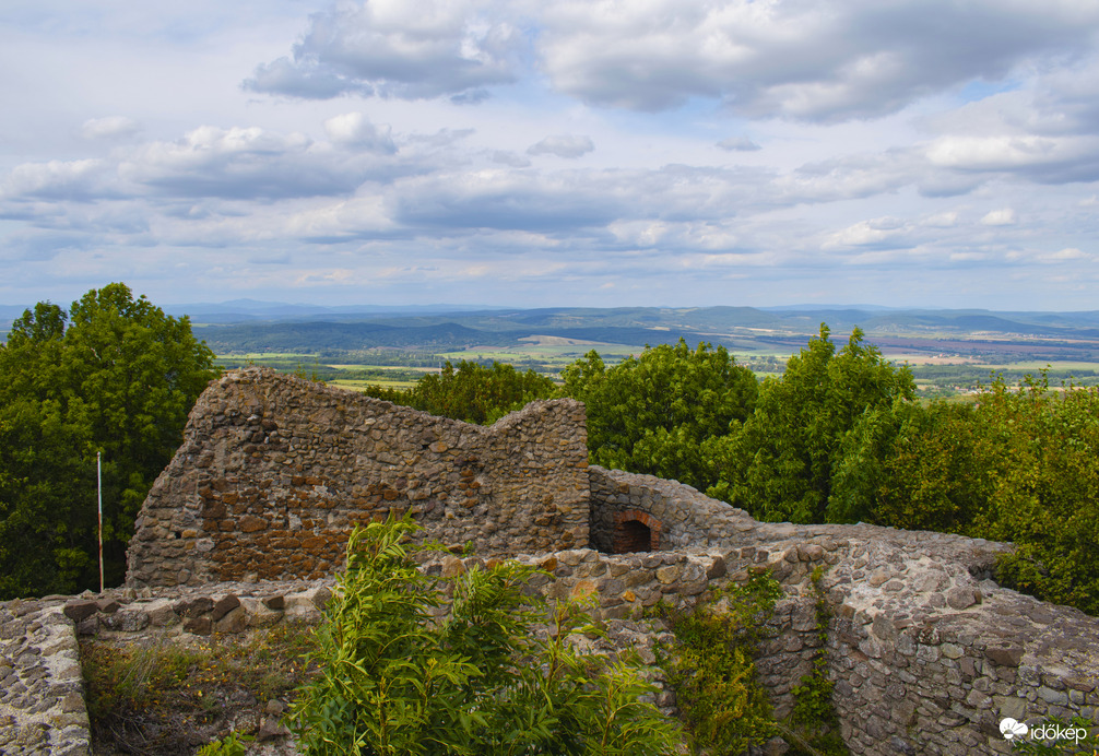 Vár állott, most kőhalom