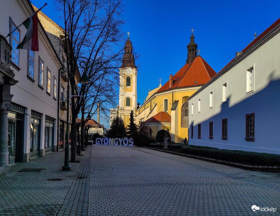 Gyöngyös reggel