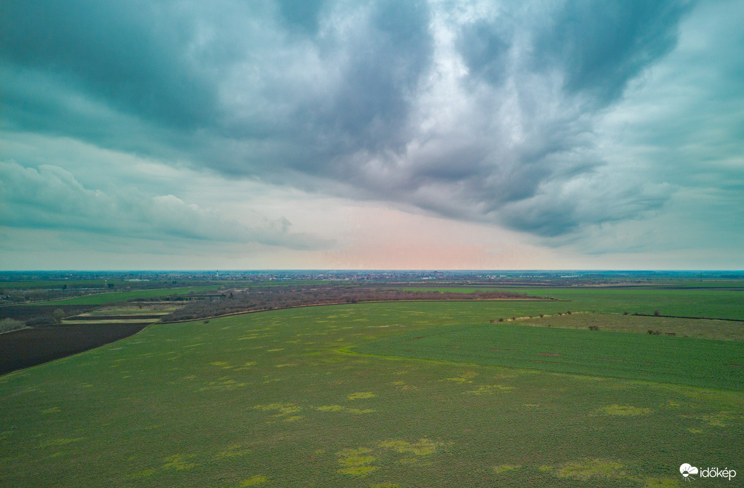 Légifelvétel a felhők között 