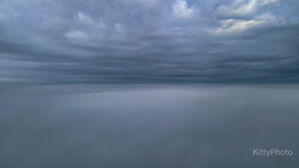 Felhősödik a köd felett