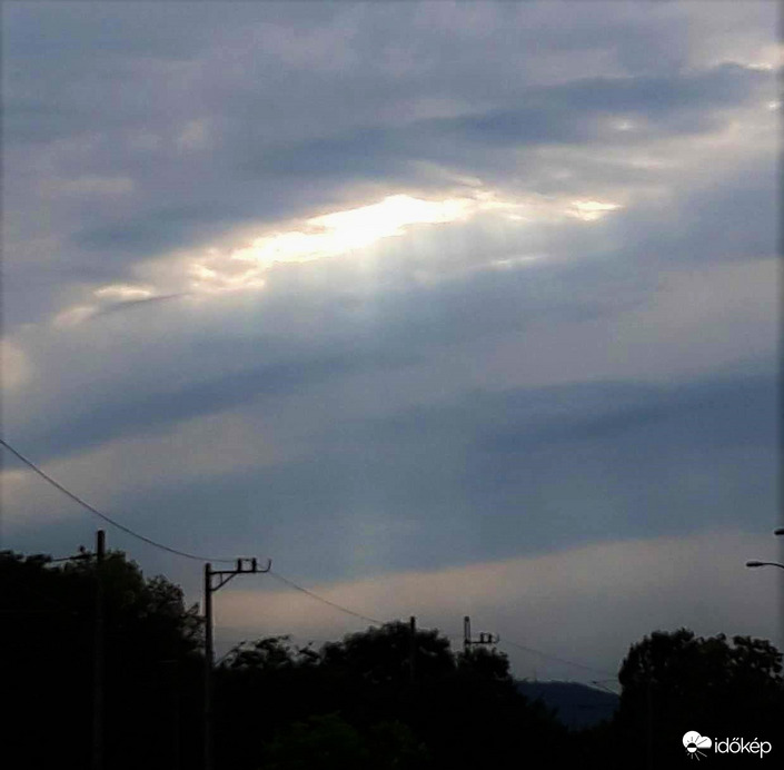 A fényt nem győzheti le a sötétség