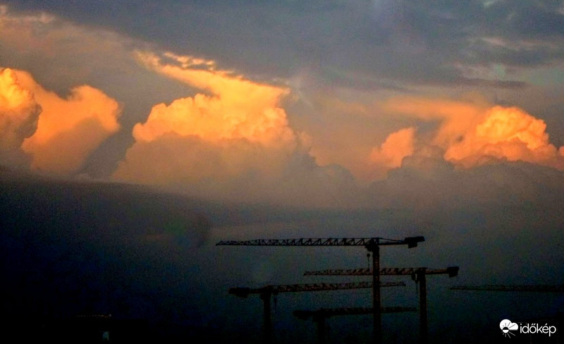 a keleti égbolt alkonyatkor(máj.9,)