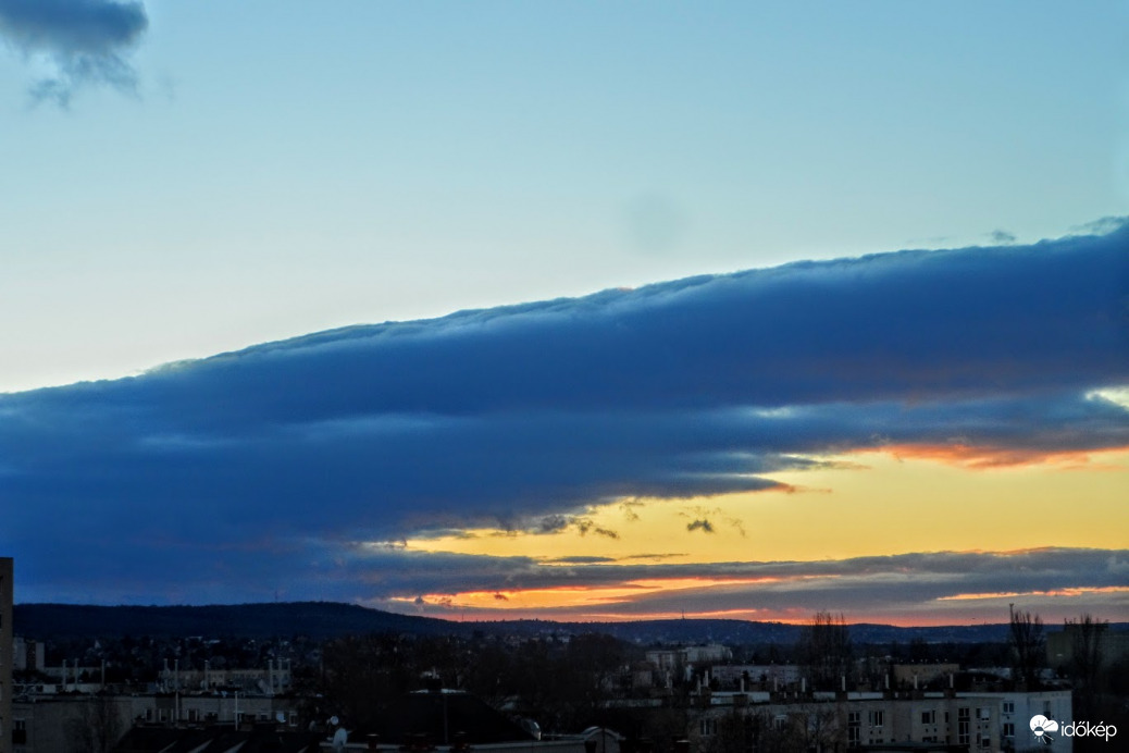 felhőbe hanyatlott