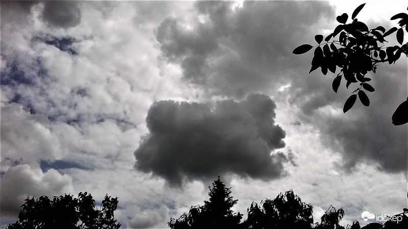 Négyszögletes felhő