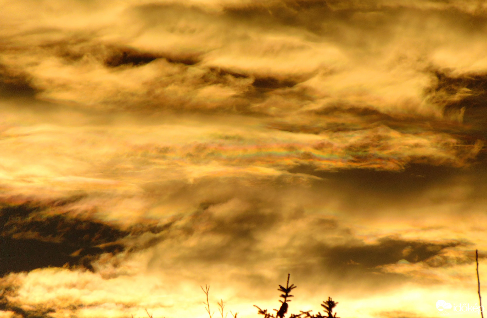 Napközelben a felhő