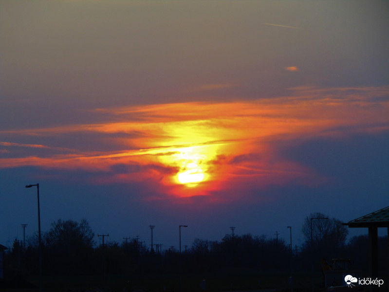 Felhő mögé bújva