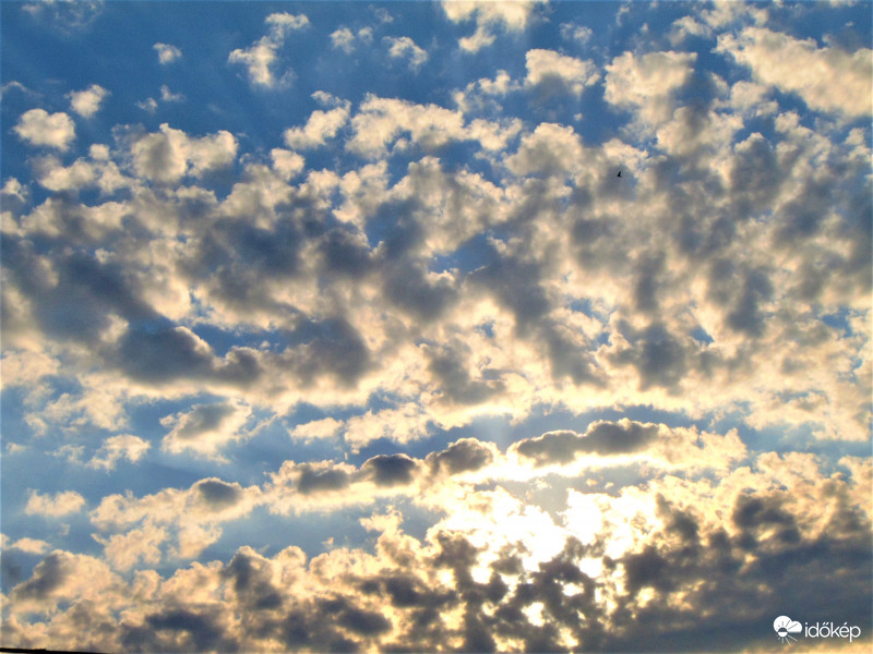 Reggeli felhővarázs