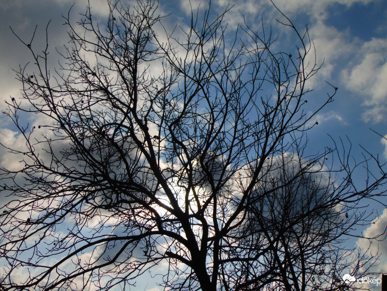 Változatos idő a mai