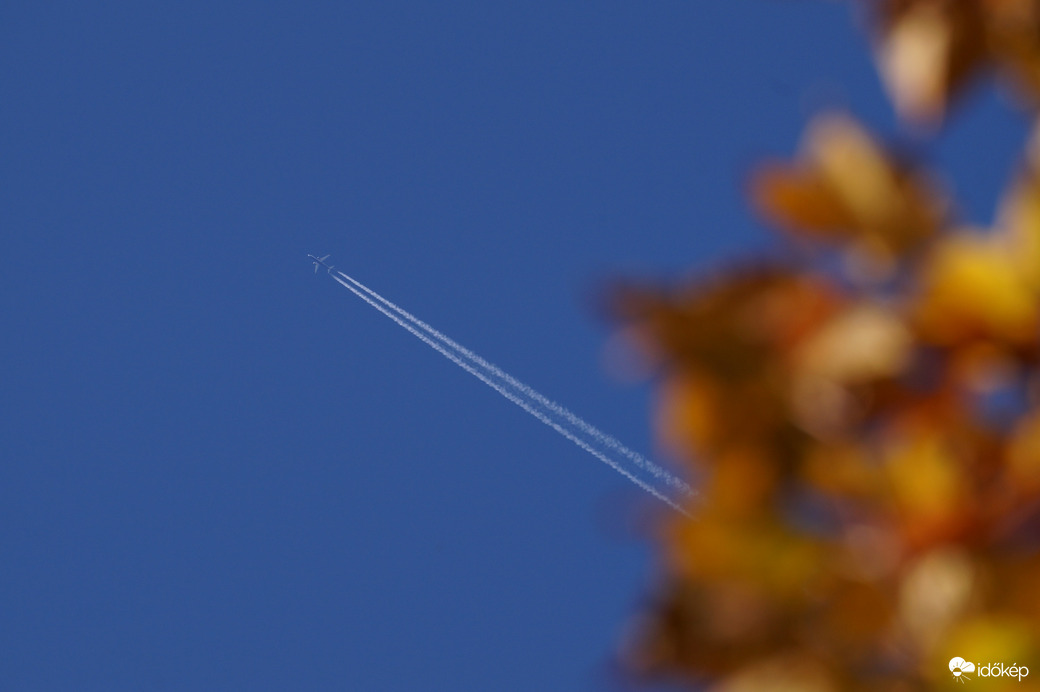 Utazás az őszi égen.