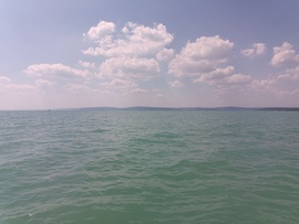 A Balaton közepén