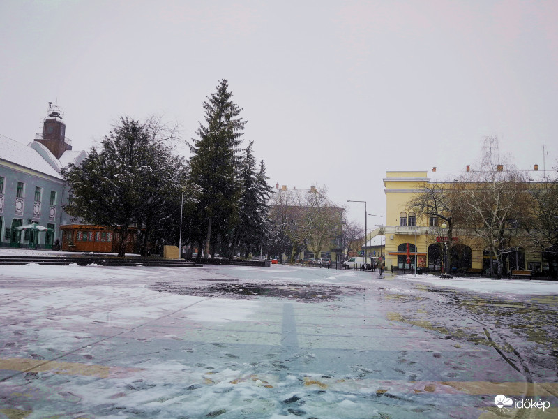 Fehérednénk, ha mínusz lenne. 