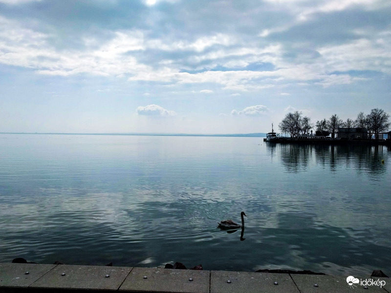 Ég és víz Füred előtt