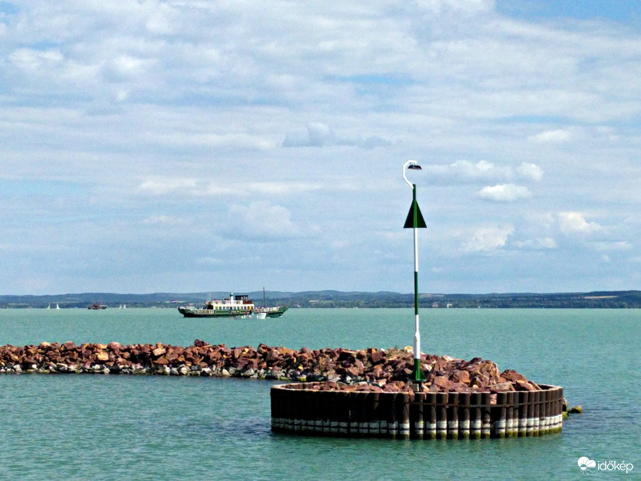 Jókai hajó Füred előtt