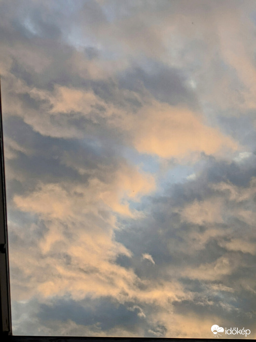 A tetőablak természet alkotta " képernyő védője"