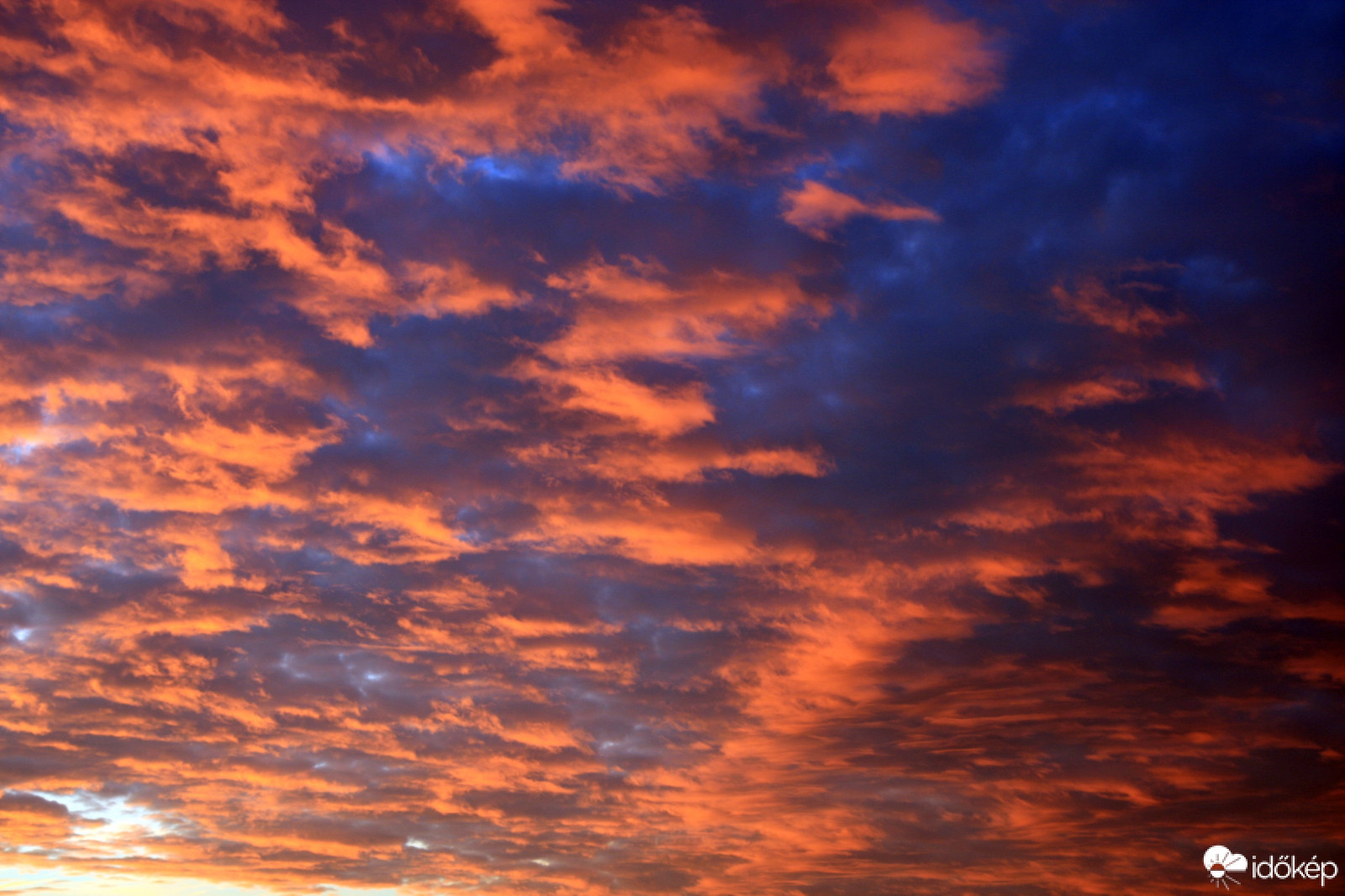 Napfelkelte a Balaton felett