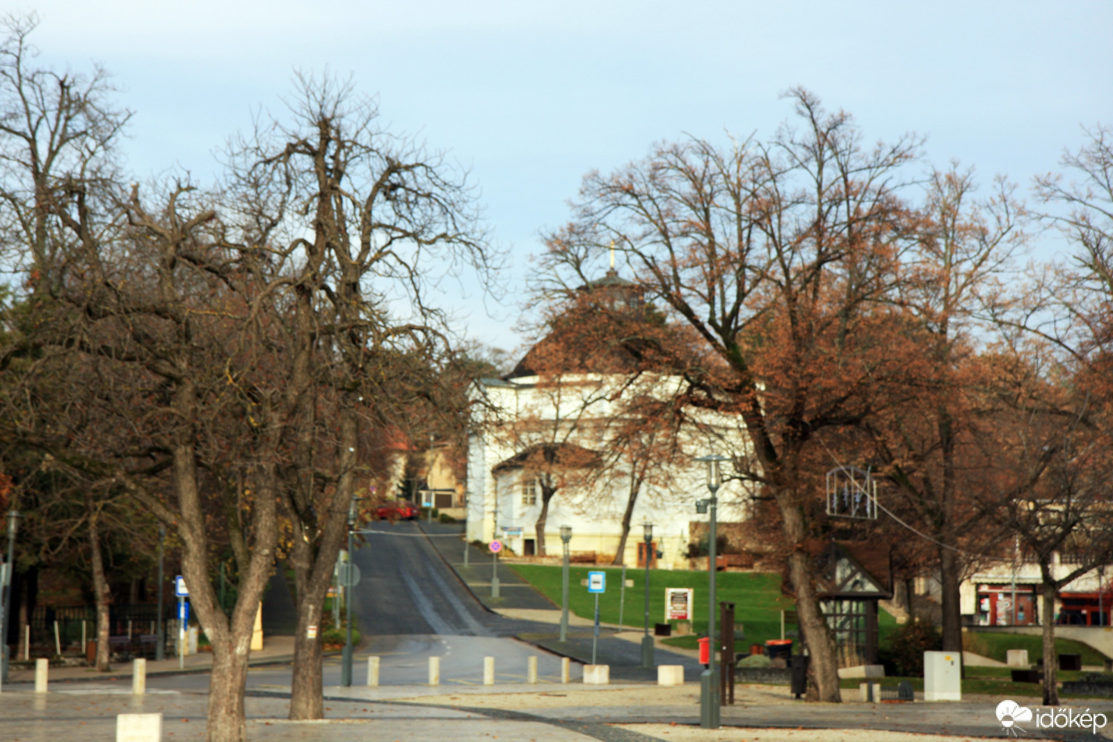 Kerektemplom Füreden