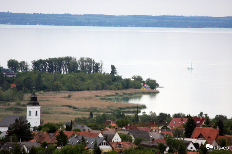 A Paloznaki öböl és Csopak ref. temploma