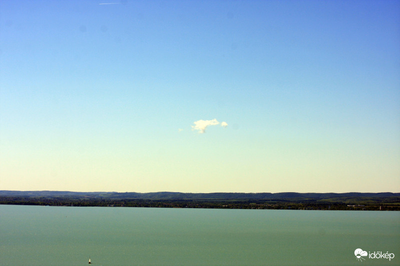 Széles e vidéken ez a felhőcske volt az égen