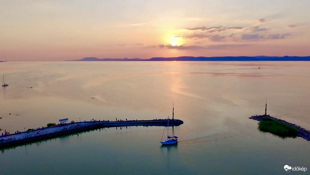 Vitorlás naplementében – Balatonszemes