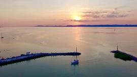 Vitorlás naplementében – Balatonszemes