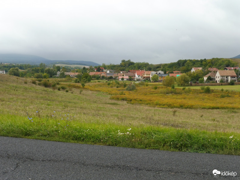 A hegyeket elnyelték a felhők